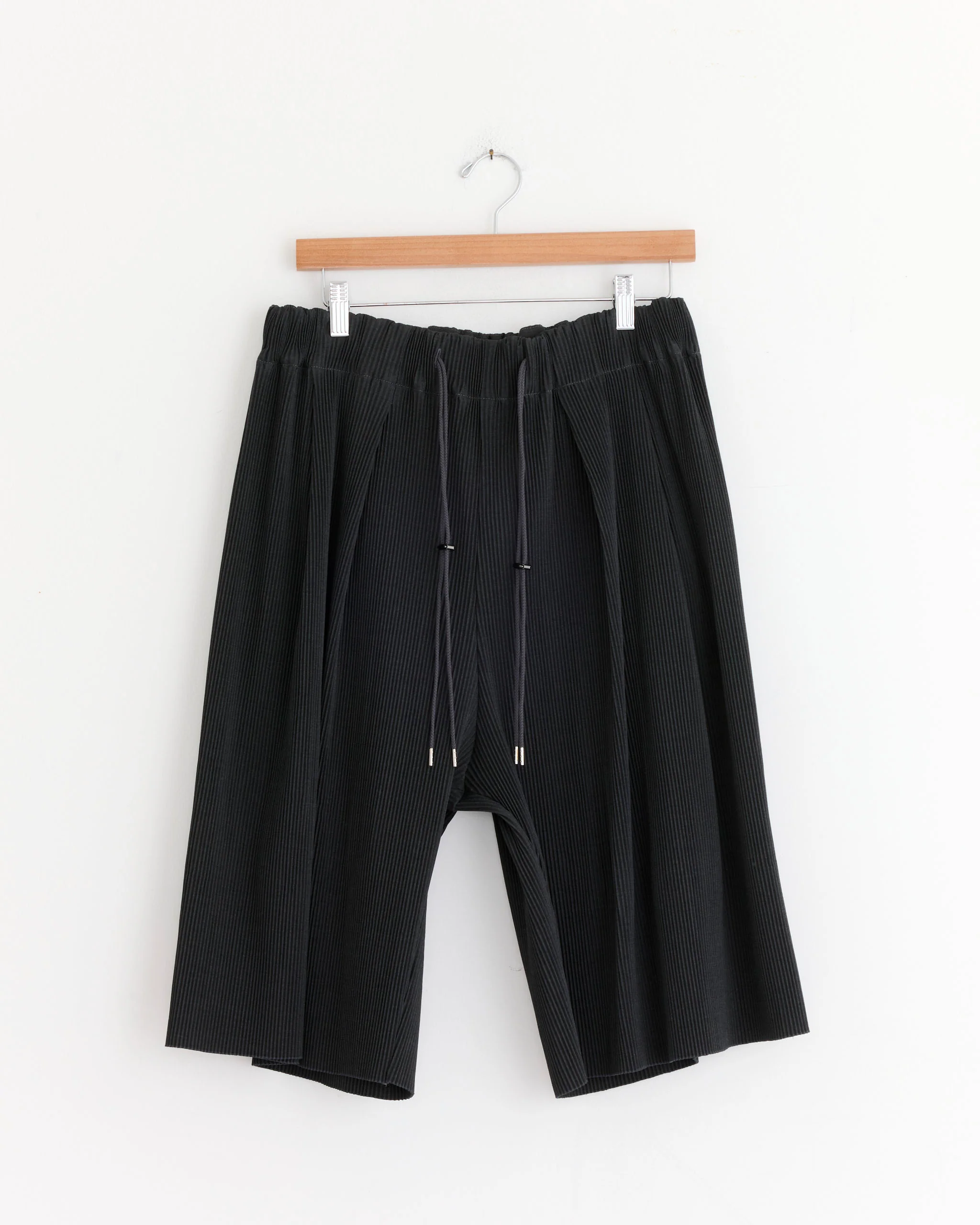 Pleats Circular Short Pant