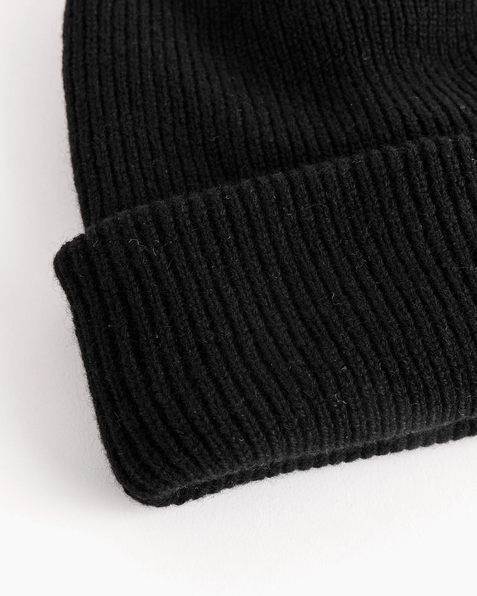 Cashmere Beanie in Black - Image 3