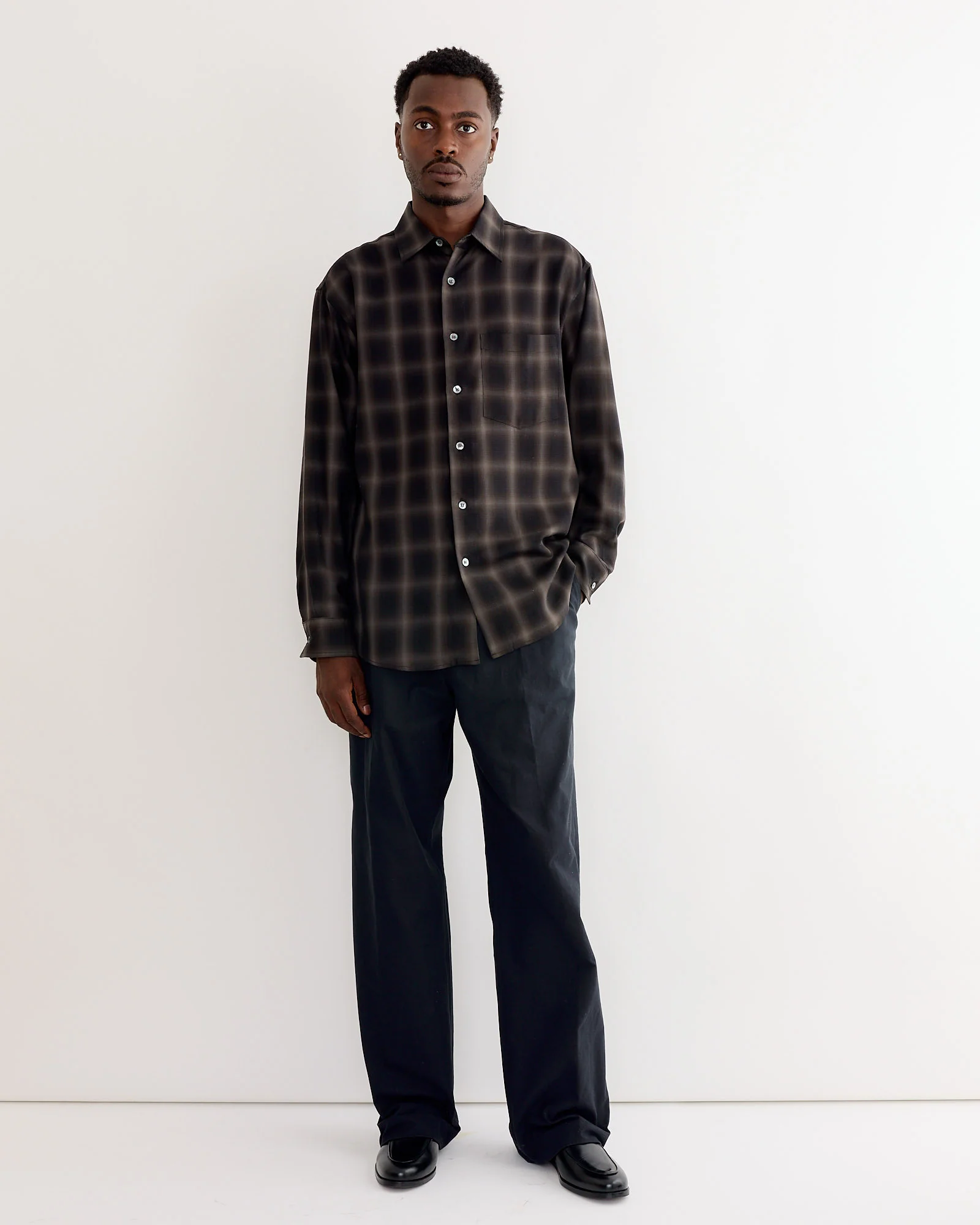 Routine Shirt in Tencel Ombre Cacao - Image 2