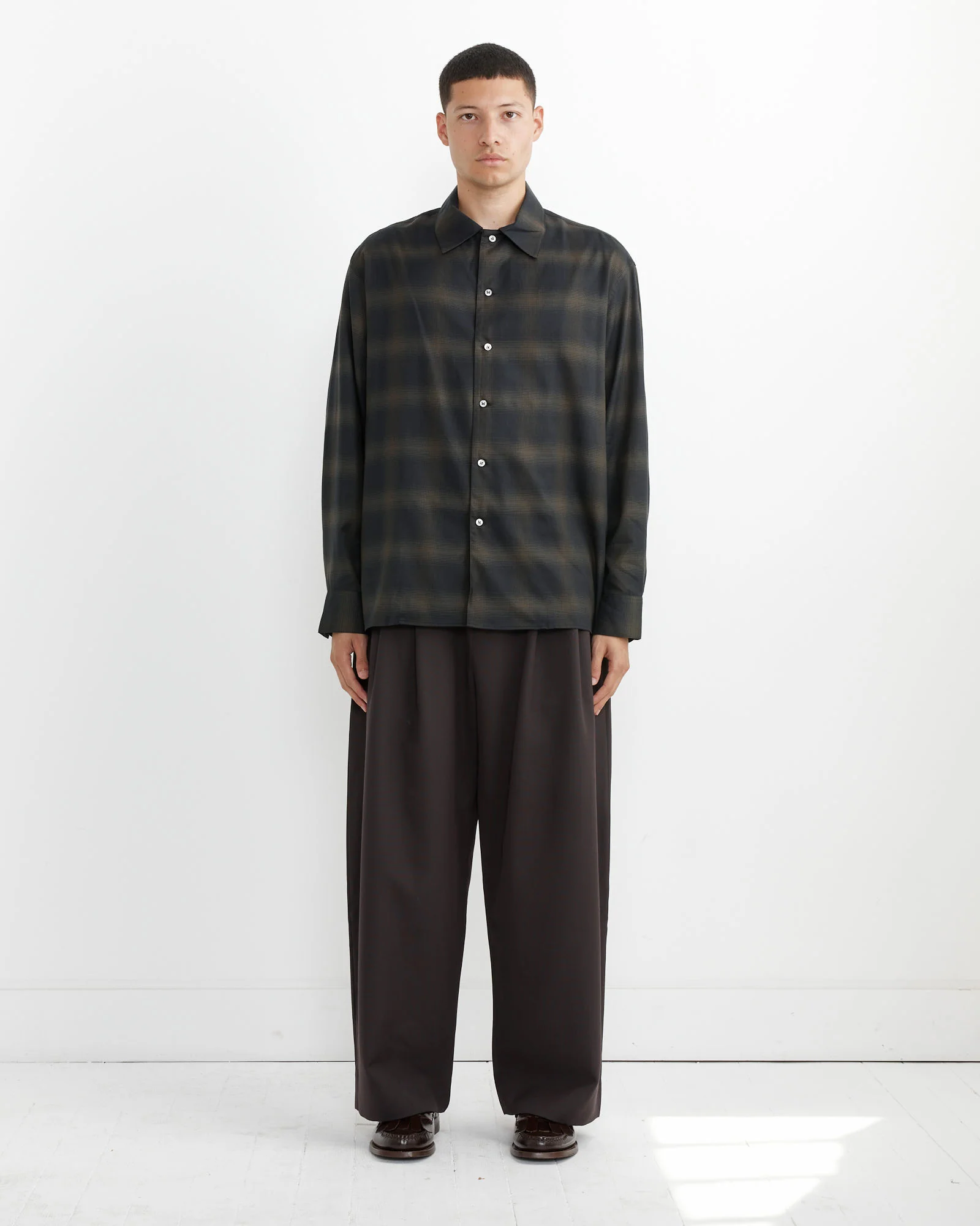 Ray Shirt in Black/Chocolate Brown - Image 2