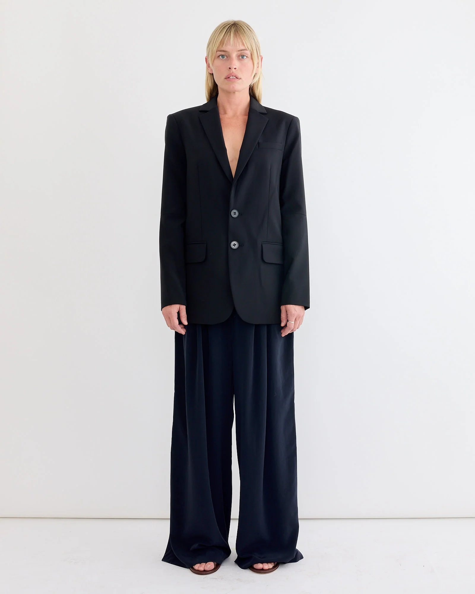 Relaxed Suiting Triple Pleat Pant in Navy - Image 3