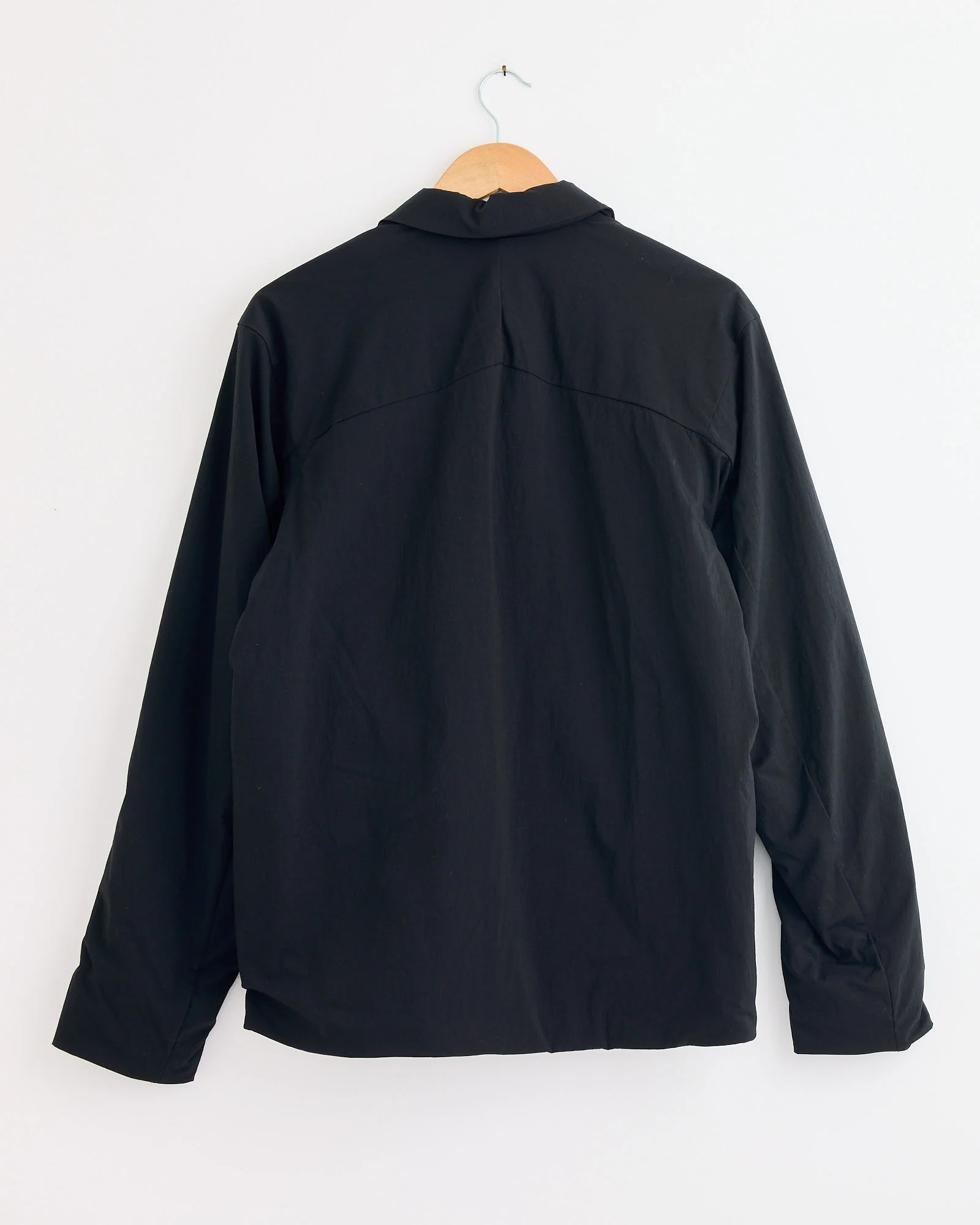 Mionn Insulated Overshirt in Black - Image 3