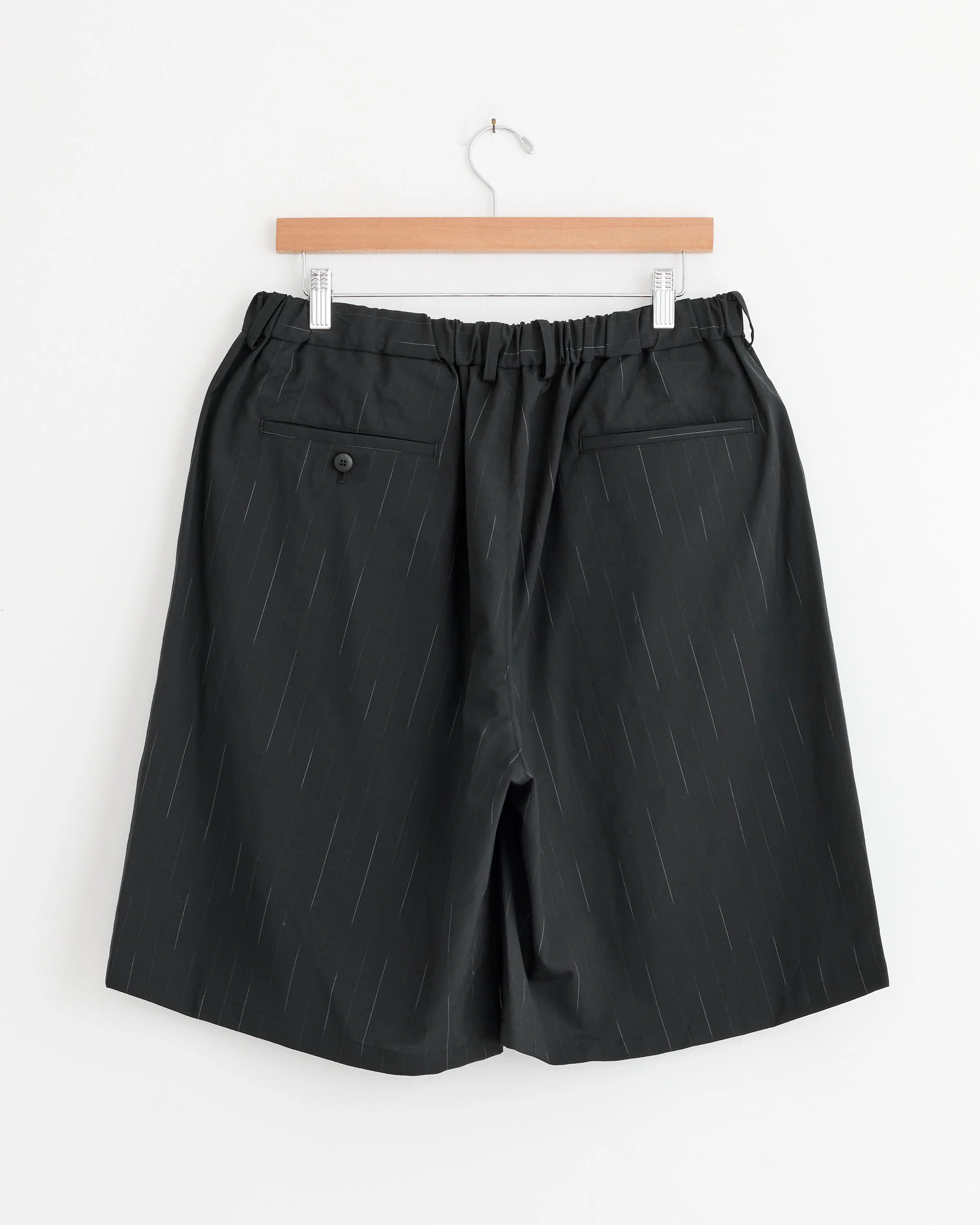 Double Pleated Wide Easy Short in Black - Image 2