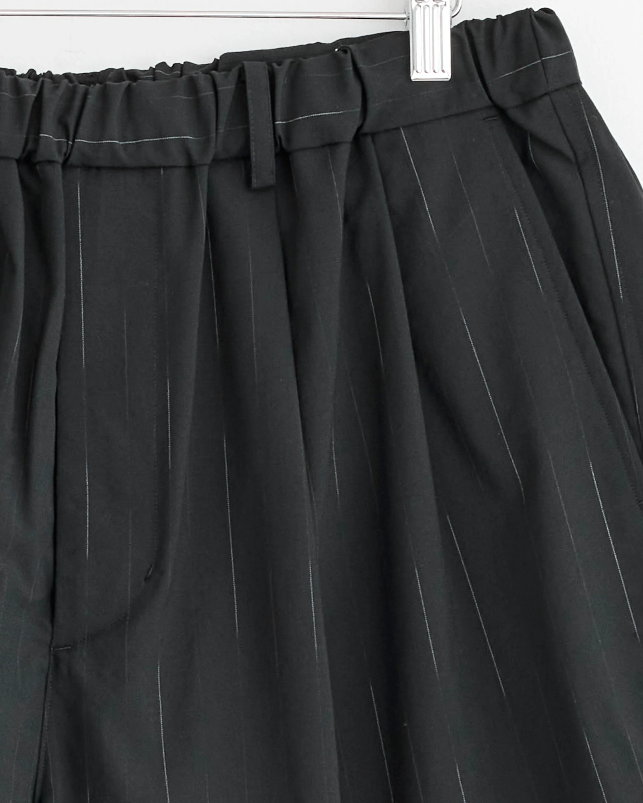 Double Pleated Wide Easy Short in Black - Image 3